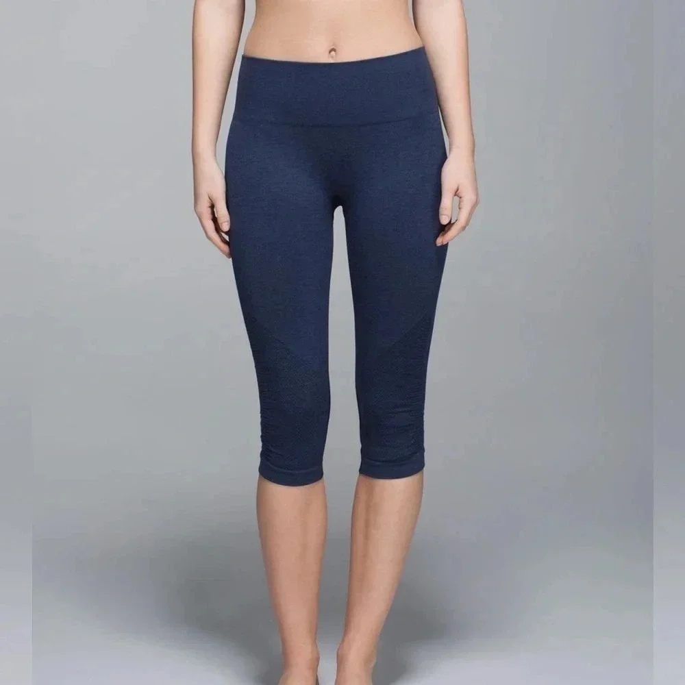 LULULEMON IN THE FLOW CROP II SEAMLESS NAVY CROP SIZE 6